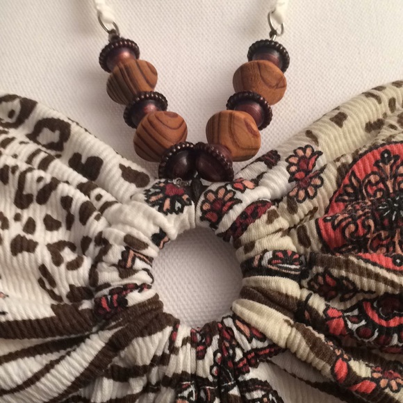 Sleeveless decorative tie around next summer top - Picture 3 of 4